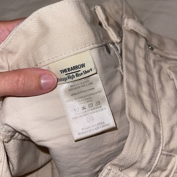 blank nyc // the barrow frayed shorts - Picture 9 of 12